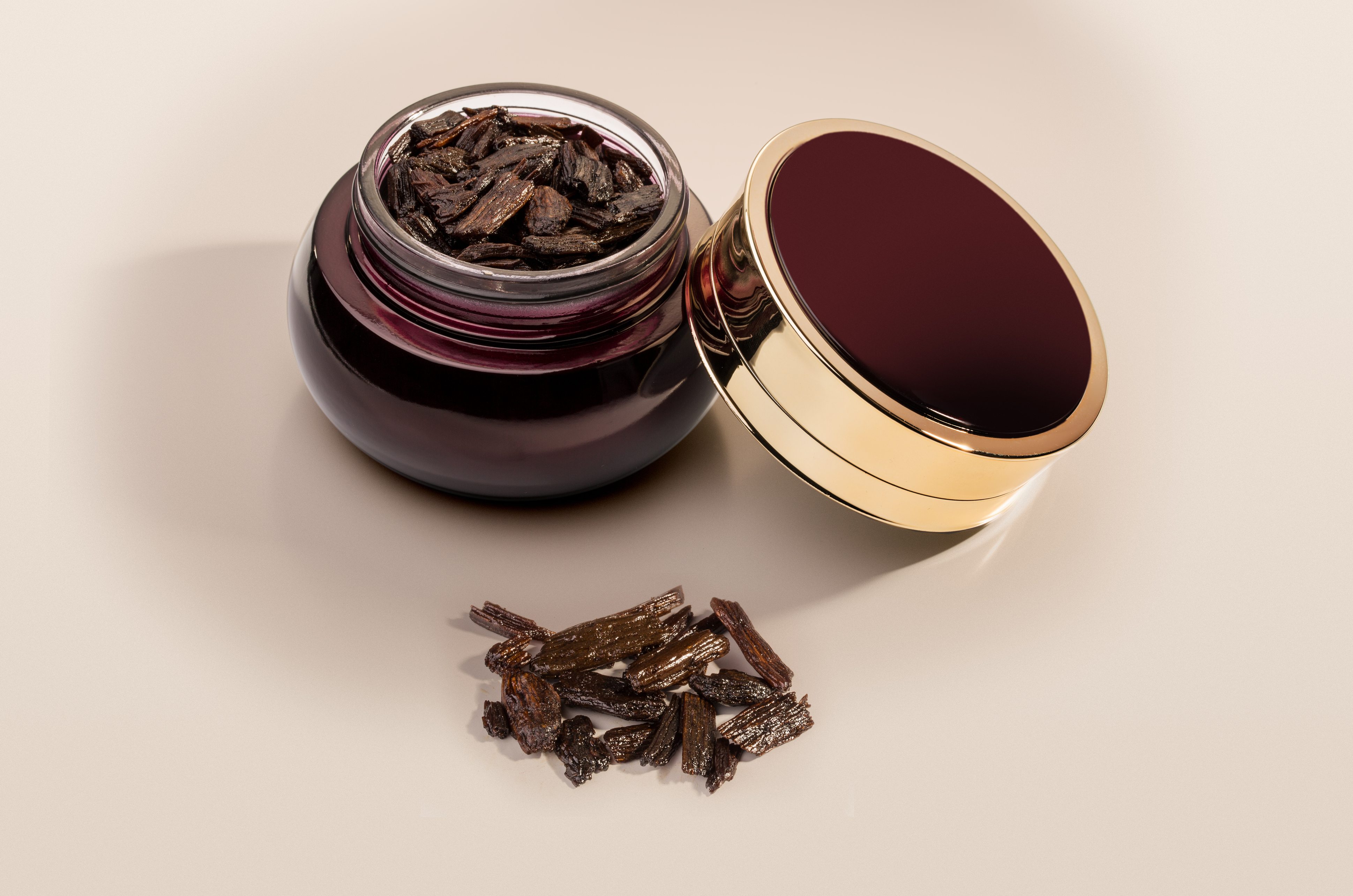 Copeaux de bois d'agar dans un écrin